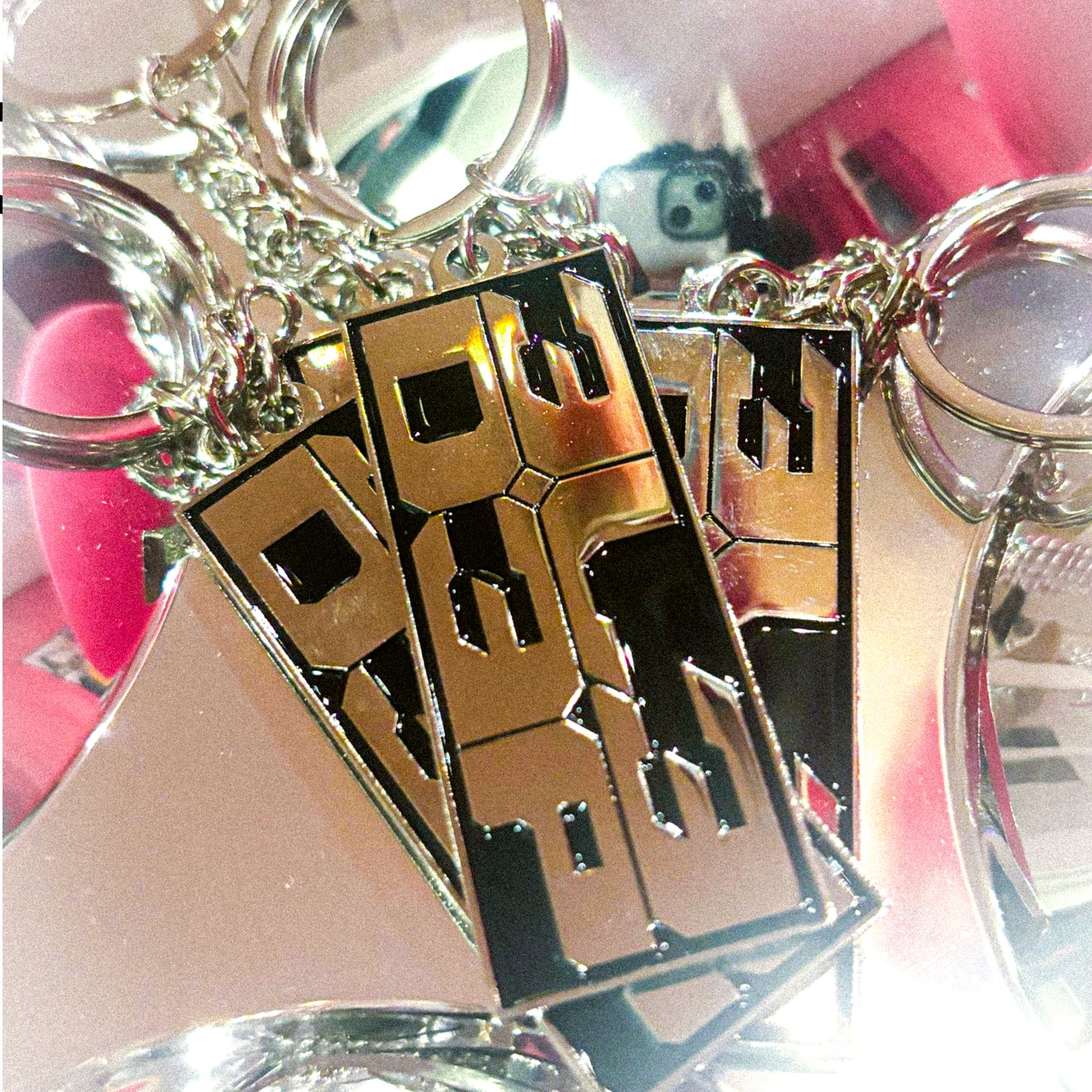 KEYCHAIN : METALLIC LOGO