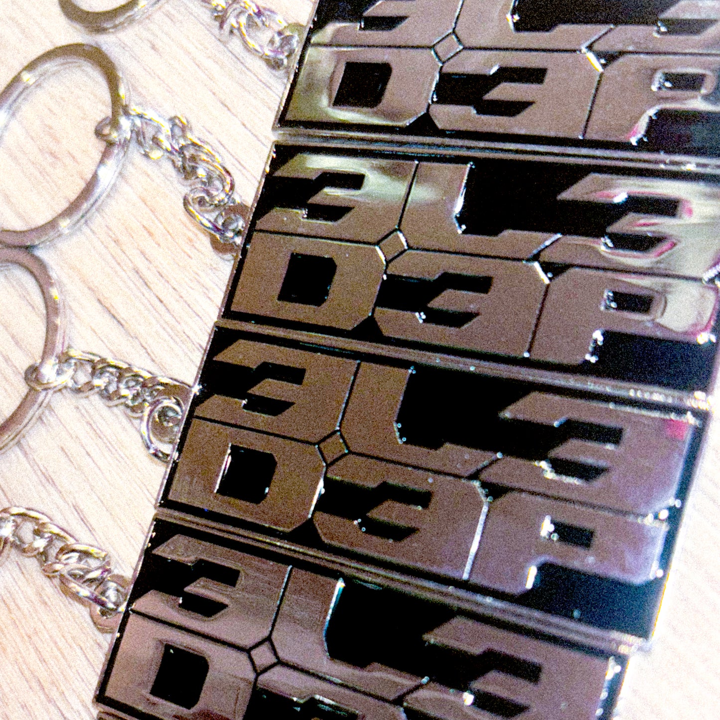 KEYCHAIN : METALLIC LOGO